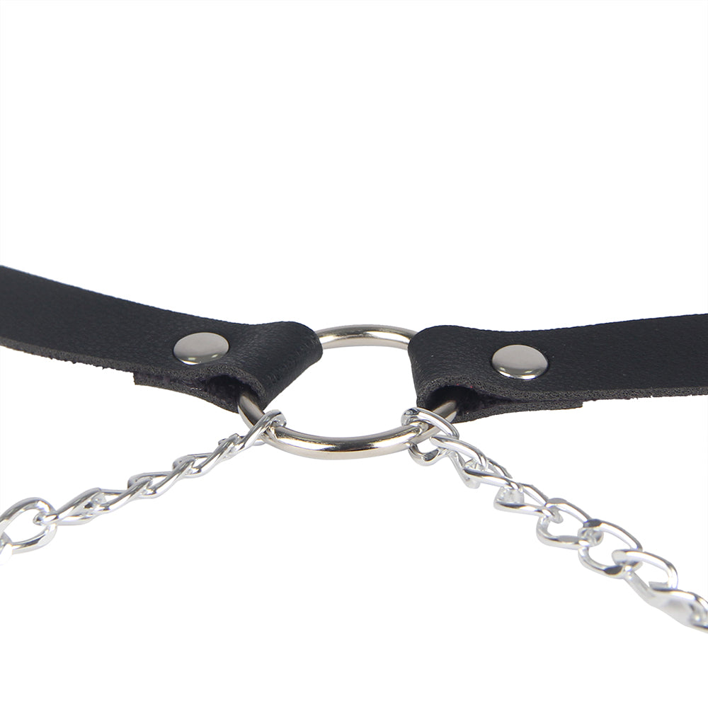 Schwarzer Body Harness mit Ring, Ketten und verstellbaren Hüft- und Beinschlaufen