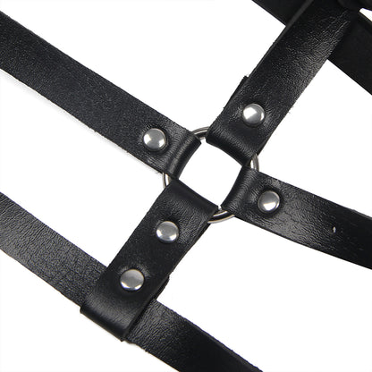 Schwarzer Damen Brust Harness mit verstellbaren Riemen und Metallringen, moderner Body-Harness, Lau Fashion C81178